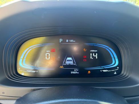 Used 2024 Hyundai Venue Limited image 28