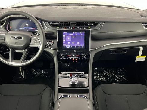 New 2025 Jeep Grand Cherokee Laredo image 14