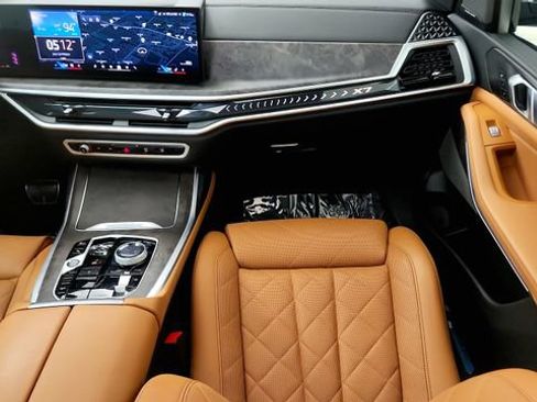 Used 2024 BMW X7 xDrive40i w/ M Sport Package AWD/4WD image 57