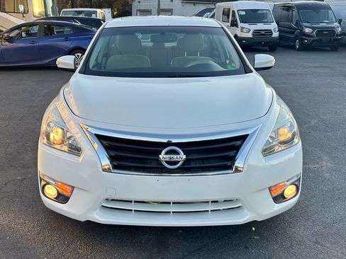Used 2015 Nissan Altima 2.5 SV w/ Convenience Package image 3