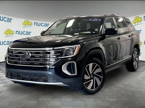 Used 2025 Volkswagen Atlas SEL AWD/4WD image 3