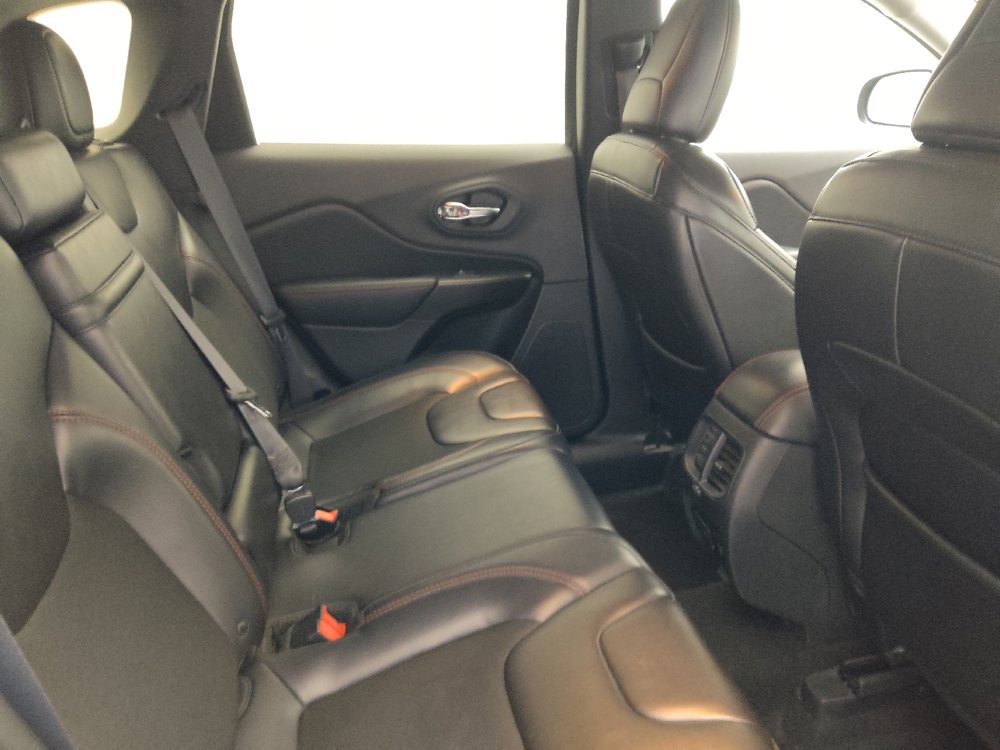 Used 2019 Jeep Cherokee Trailhawk w/ Comfort/Convenience Group AWD/4WD image 19