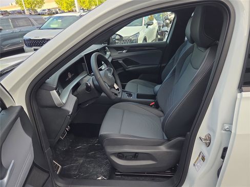 New 2025 Volkswagen Tiguan SE R-Line image 10