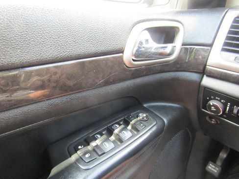 Used 2012 Jeep Grand Cherokee Laredo w/ Laredo E Group image 9