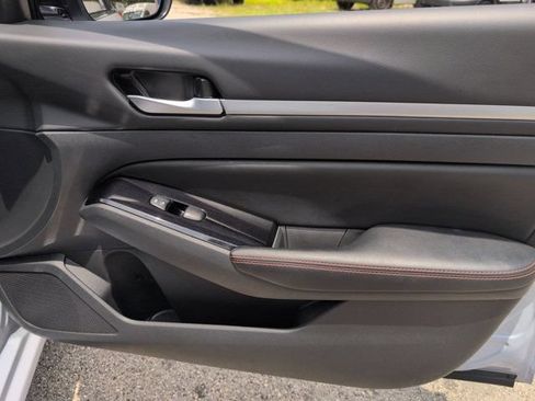 Used 2025 Nissan Altima 2.5 SR AWD/4WD image 32