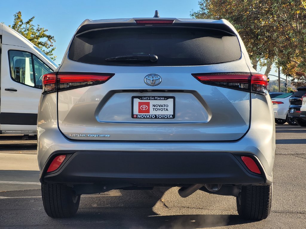 Used 2022 Toyota Highlander L FWD image 6