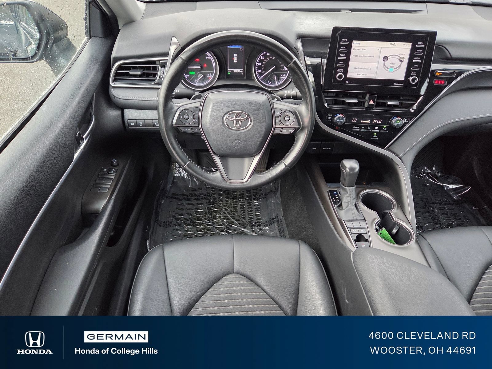 Used 2023 Toyota Camry SE FWD image 3