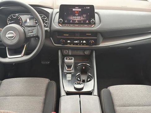Used 2023 Nissan Rogue SV image 38
