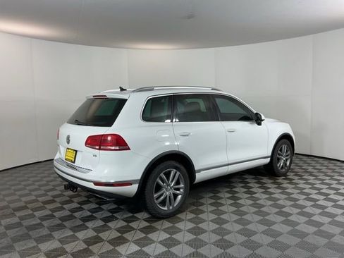 Used 2016 Volkswagen Touareg VR6 AWD/4WD image 5