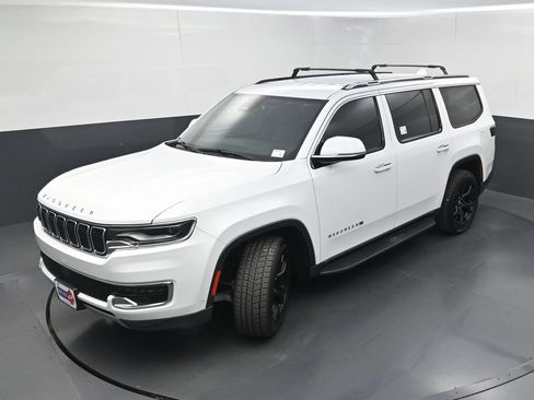 Used 2022 Jeep Wagoneer Series II RWD image 41