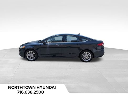 Used 2020 Ford Fusion SE FWD image 2