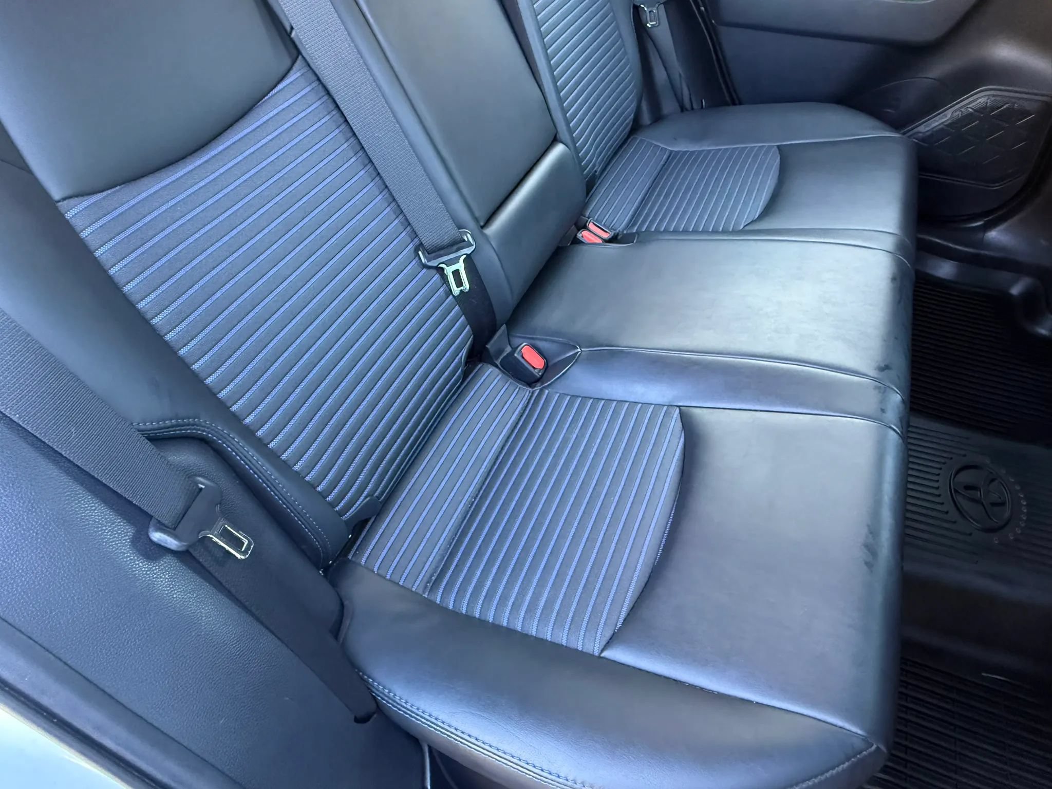 Used 2019 Toyota RAV4 XSE AWD/4WD image 25