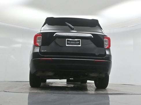 Certified 2022 Ford Explorer XLT image 50