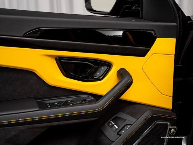 Used 2025 Lamborghini Urus SE AWD/4WD image 20