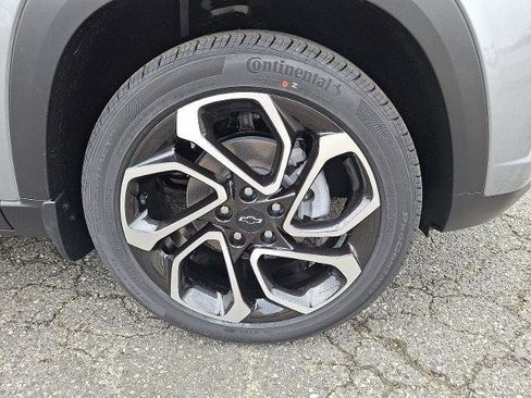 New 2025 Chevrolet Trax RS w/ Driver Confidence Package image 5