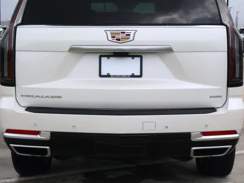 Used 2025 Cadillac Escalade Premium Luxury RWD image 10