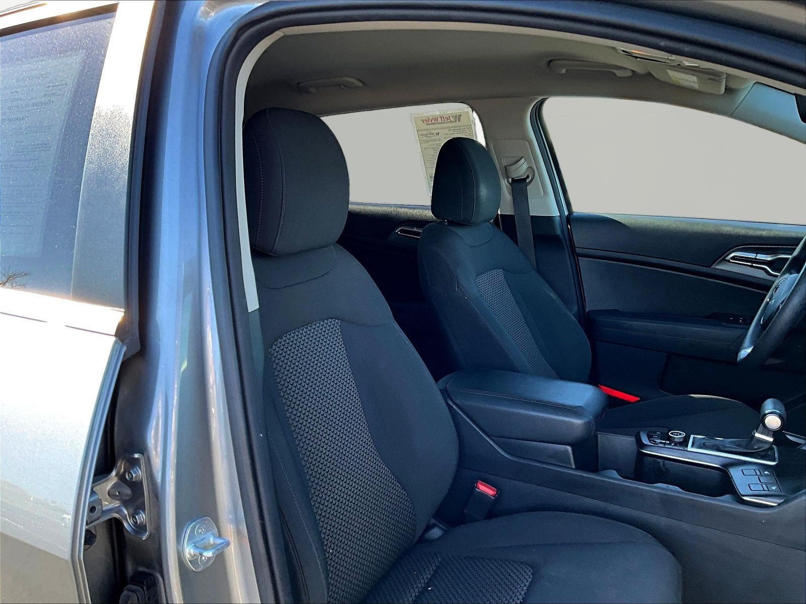 Used 2023 Kia Sportage LX AWD/4WD image 29