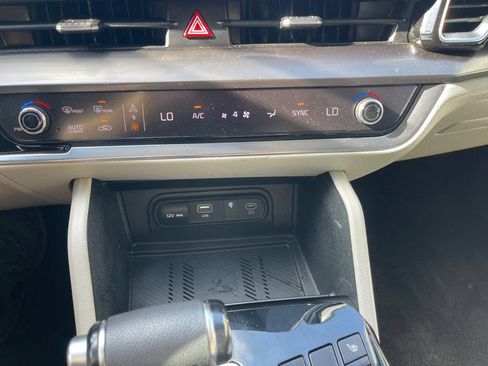 Used 2025 Kia Sportage EX FWD image 20