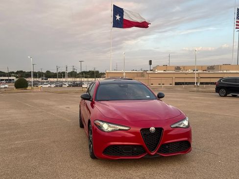 Used 2022 Alfa Romeo Giulia Veloce RWD image 4