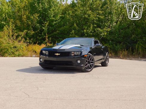 Used 2011 Chevrolet Camaro SS w/ RS Package image 2