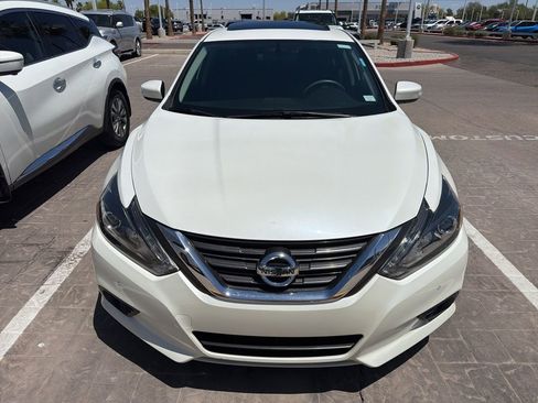 Used 2016 Nissan Altima 3.5 SL w/ 3.5 Technology Package FWD image 2