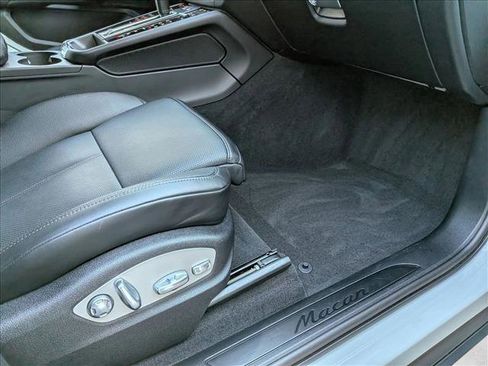 Used 2025 Porsche Macan image 16