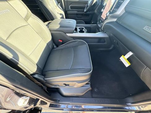 New 2026 RAM 2500 Laramie AWD/4WD image 15