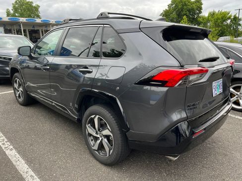 Used 2021 Toyota RAV4 SE w/ Weather & Moonroof Package AWD/4WD image 9