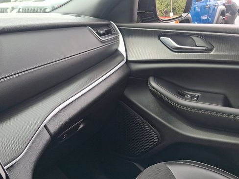 Used 2024 Jeep Grand Cherokee L Altitude image 31