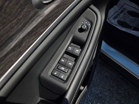 Used 2022 Jeep Grand Cherokee L Limited w/ Luxury Tech Group II AWD/4WD image 15