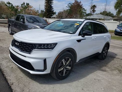Used 2023 Kia Sorento S image 2