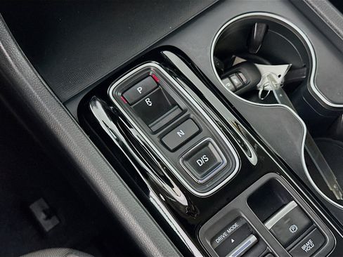 Used 2023 Honda Pilot LX image 12
