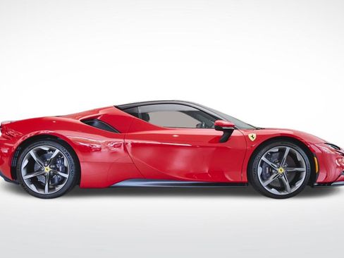 Used 2022 Ferrari SF90 Stradale image 6