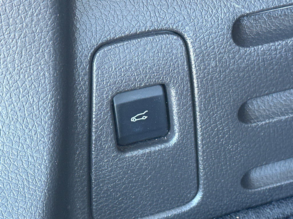 Used 2015 Lincoln MKX AWD w/ Equipment Group 101A image 19
