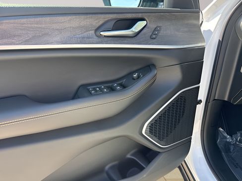 New 2026 Jeep Grand Cherokee Limited AWD/4WD image 29