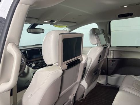 Used 2020 Chrysler Pacifica Touring-L Plus image 14