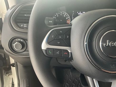 Used 2023 Jeep Renegade Latitude image 25