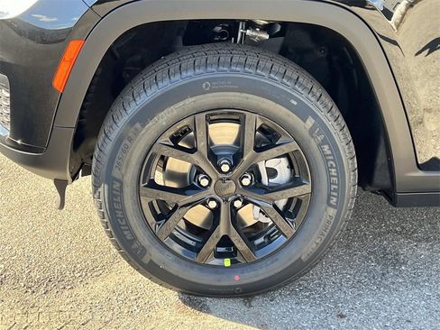 New 2025 Jeep Grand Cherokee L Altitude image 8