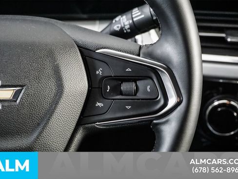 Used 2025 Chevrolet Trax LT w/ LT Convenience Package FWD image 27