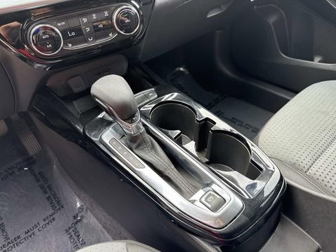 Used 2025 Chevrolet Trax LT w/ LT Convenience Package image 26