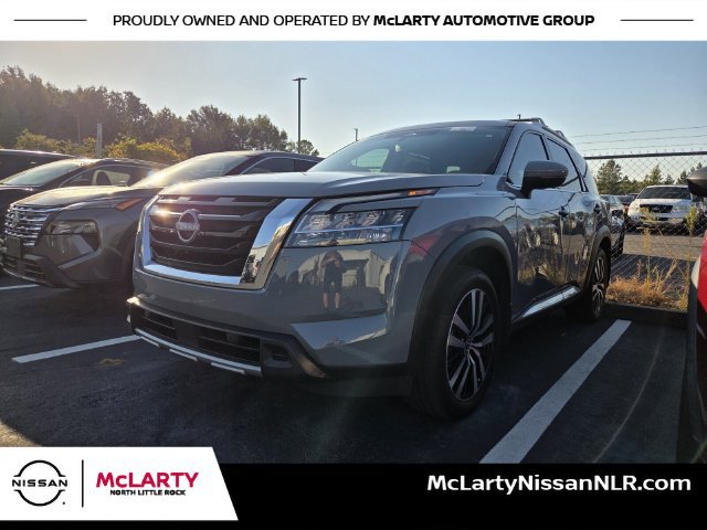 Used 2024 Nissan Pathfinder Platinum w/ Cargo Package FWD image 1