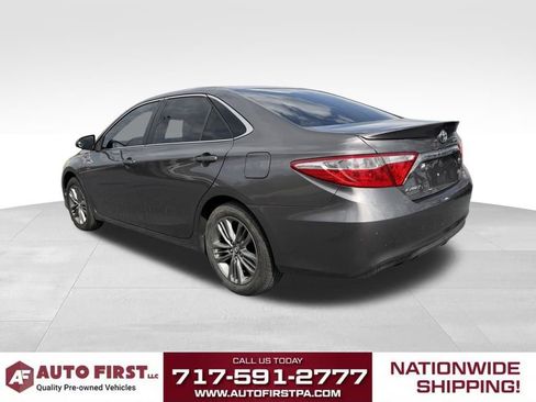 Used 2017 Toyota Camry SE image 5
