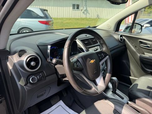 Used 2016 Chevrolet Trax LT w/ LT Convenience Package AWD/4WD image 13