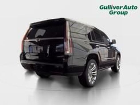 Used 2019 Cadillac Escalade Platinum AWD/4WD image 3