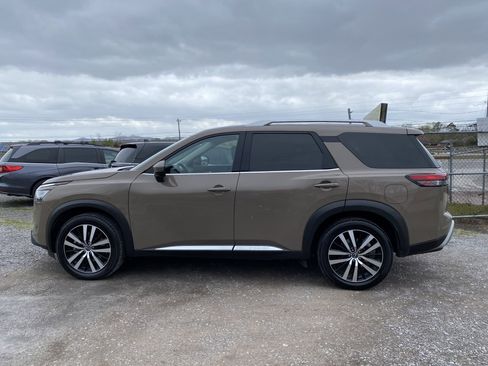 Used 2023 Nissan Pathfinder Platinum w/ Lighting Package (N92) image 8