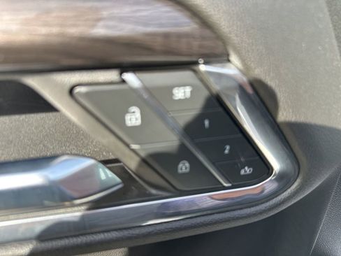 Used 2024 Chevrolet Silverado 1500 LTZ w/ Z71 Off-Road Package image 8