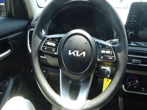 Used 2023 Kia Seltos LX AWD/4WD image 19