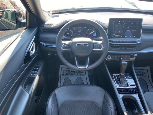 Used 2024 Jeep Compass Trailhawk AWD/4WD image 8