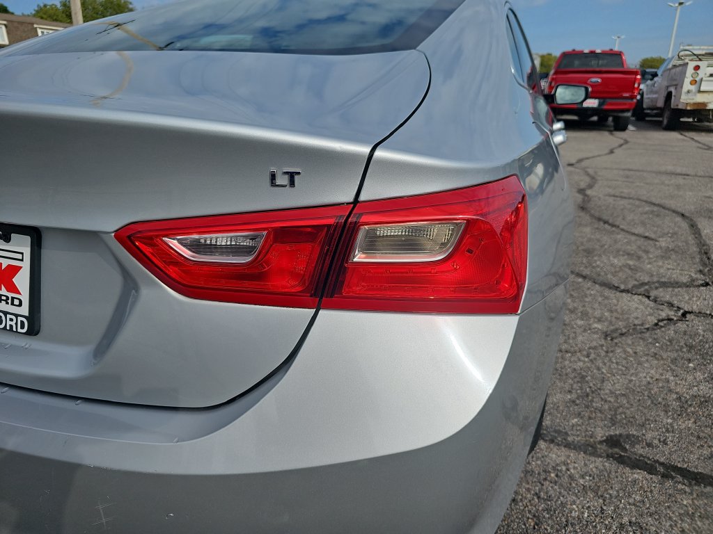 Used 2018 Chevrolet Malibu LT FWD image 32