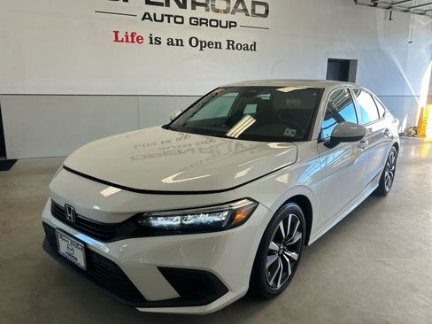 Used 2024 Honda Civic EX image 2
